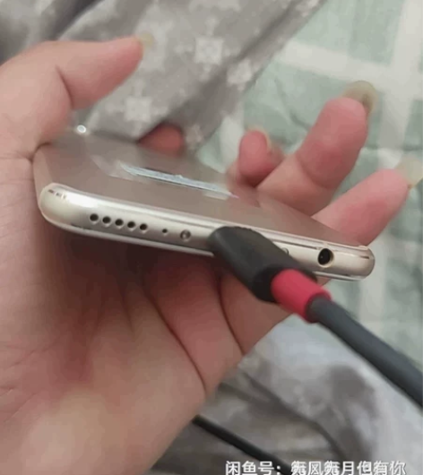 荣耀V10 6加128的金色的，成色没得挑...