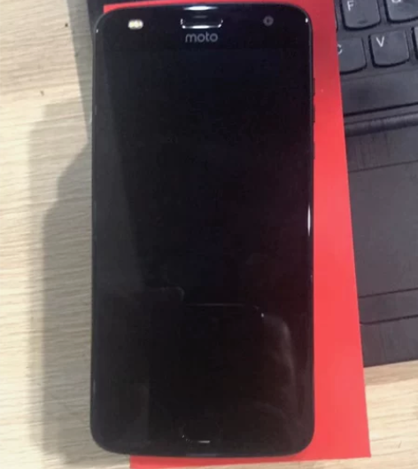 moto z2play 型号：XT1710...