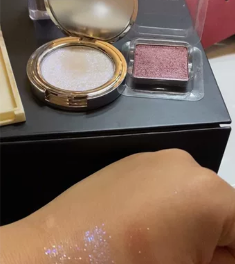 30包邮！四件高光*2眼影眉粉 感兴趣的话...