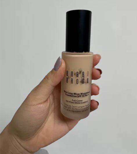 芭比布朗持妆粉底液，天猫直购，粉底偏白，还...