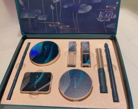 捡漏急出 拍下发一套 52元 本人生日，朋...