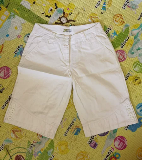 女士短裤，尺码S，12块包邮 感兴趣的话点...