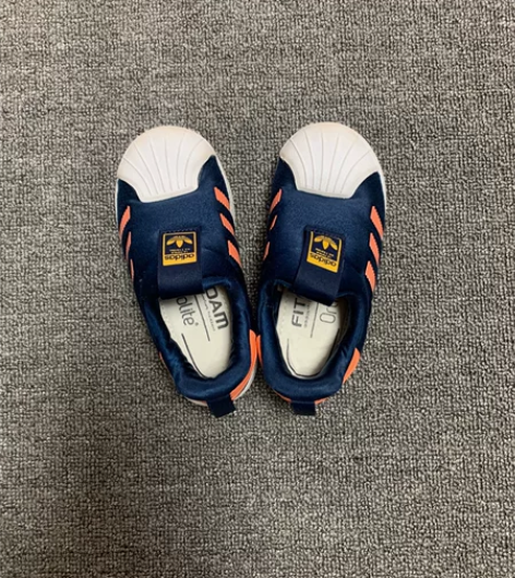 阿迪贝壳头9.5k内长15.5 新旧程度如...