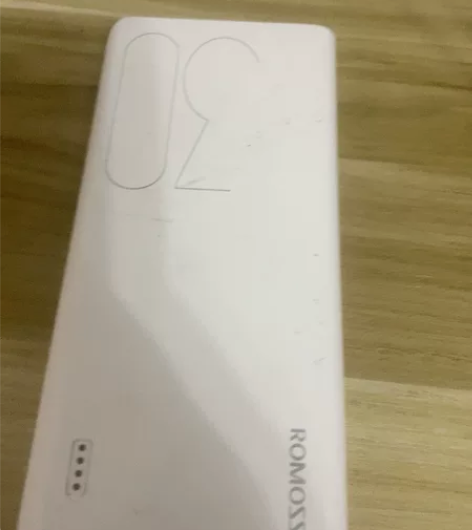 罗马仕3万毫安充电宝，嘎嘎好用，充一次能冲...