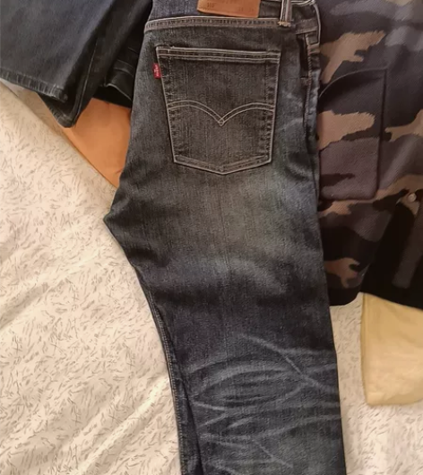 男士牛仔裤，细节如图。 感兴趣的话点“我想...