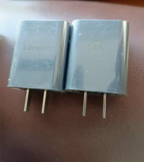 20w moto原装充电头. 带膜,成色如...