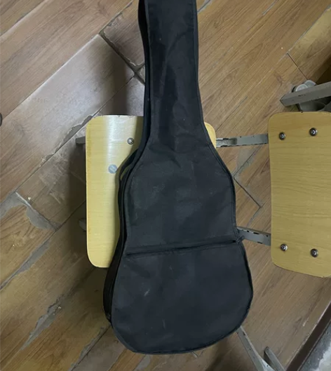 38寸全新吉他。朋友喝多送的。一直闲置有点...