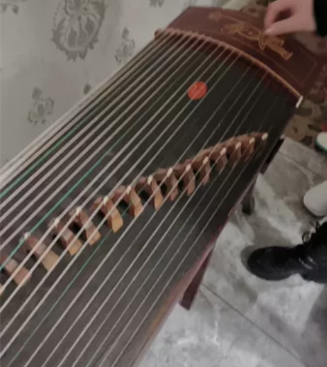 古筝放着真大占地方便宜处理了    只能自...