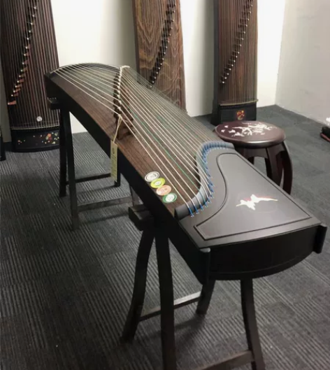 古筝是去年买的，只用过几次，几乎全新！买的...