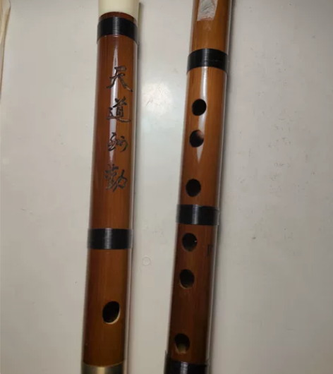 永华牌笛子，型号是红棕两节款F调，淘宝旗舰...