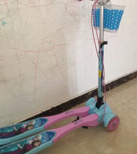 迪士尼艾莎蛙式车滑板车 质量很好，孩子没骑...