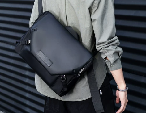 ?日系斜挎包男士包包潮牌休闲单肩包工装小挎...