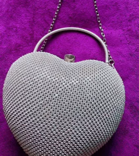 新品心型手拿包晚宴包爱心水钻闪亮手提宴会包...