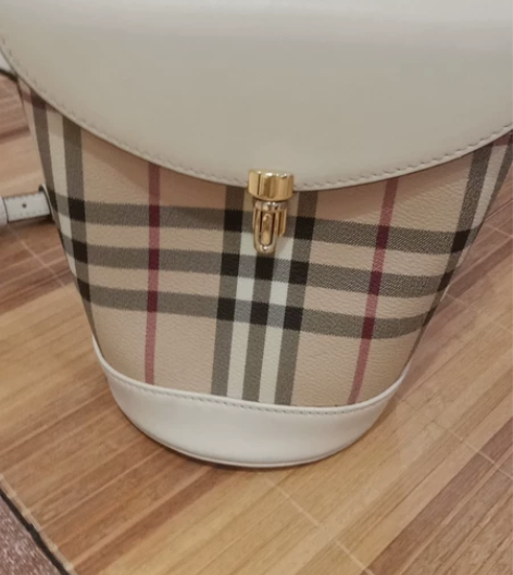 女士拼皮单肩斜挎多用水桶女包 感兴趣的话点...