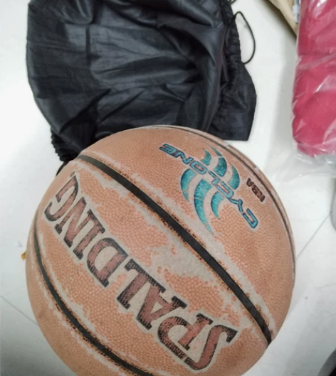 篮球 斯伯丁 感兴趣的话点“我想要”和我私...