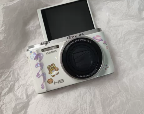 卡西欧zr1000 奶白色 有掉漆，用贴纸...