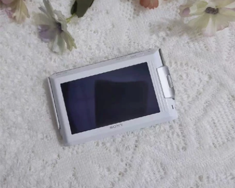 索尼t90 奶白色 成色如图 成色很新 可...