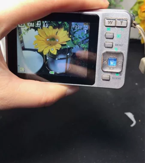 爱国者T1028, 有一张4g储存卡和...