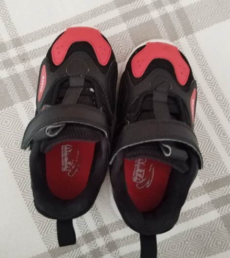 安踏儿童亮光鞋2022春款 26码 穿了一...