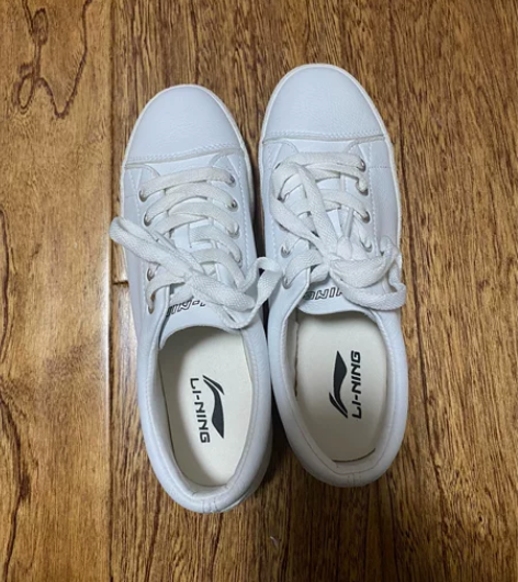几乎全新李宁小白鞋，38码 我平时39也能...