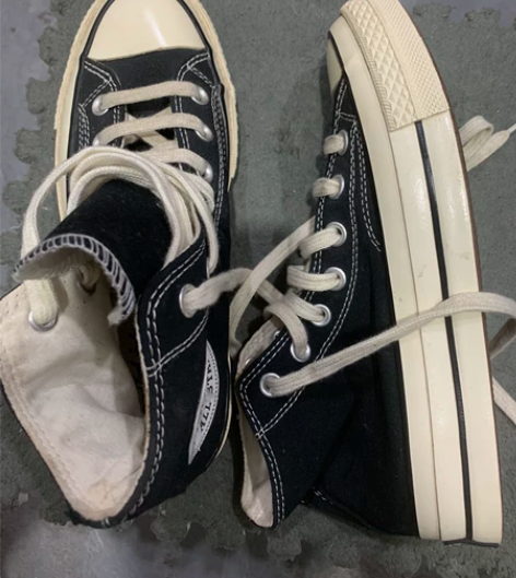 正品高帮女士匡威37码,全新的,有意者联系...