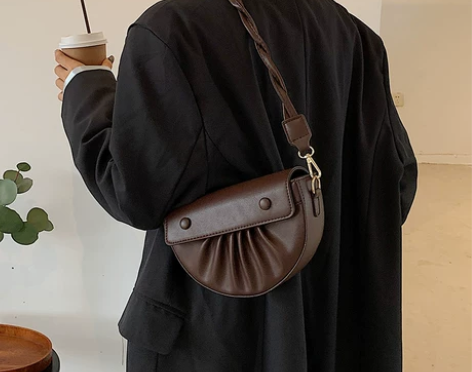 天彩翼飞 女士包 背过几次,没划痕,家里包...