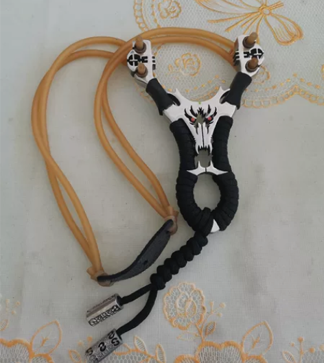 买来一直没玩，钛钢弹弓架，不断裂。送做好的...