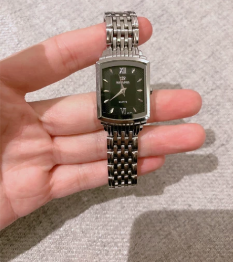 女表，电子得自己换，轻微使用痕迹，7成新 ...