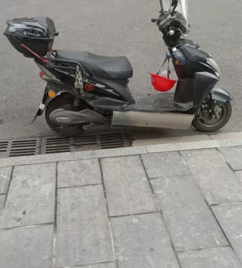 出售二手电动车，不经常骑。想卖掉。充满电能...