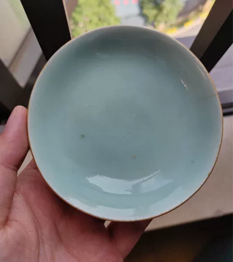 豆青釉碟 光泽粉青这大概是大家对豆青釉的基...