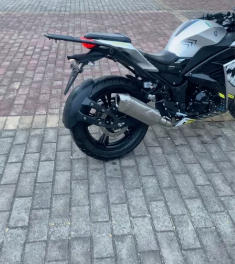 双杠400 国4电喷 新世纪牌 带牌带证