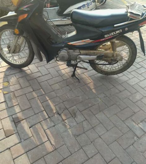 老铃木摩托一台，一切正常使用，本地自提，外...