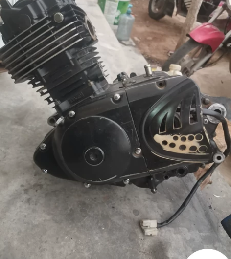 铃木200CC发动机，要啥拆啥。缸筒拉了用...