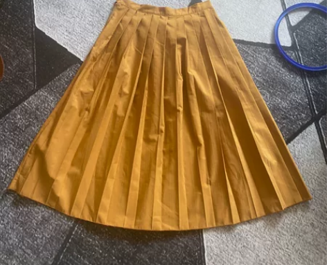 韩国东大门代购裙子、全新、仅试穿、腰围是6...