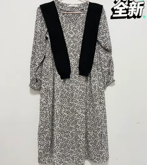 文艺风连衣裙实体店两百多买的裙子 有一个披...