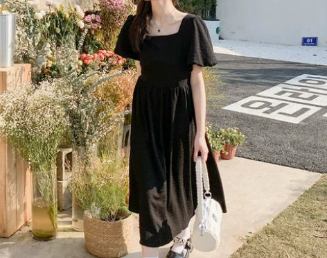 慕兔3月21日上新文艺风小众泡泡袖裙子黑色...