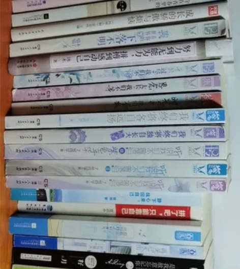青春文学小说 清理书架，低价出售 夏有乔木...