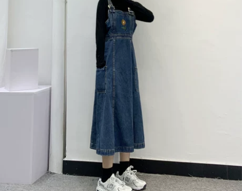 啊啦柏小花剌绣牛仔背带裙女秋季日系复古中长...