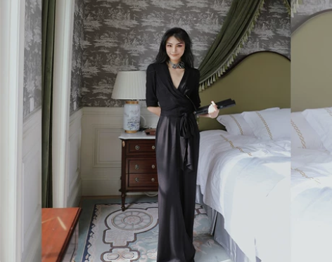 6.连爆三年 纸片人连体裤 感兴趣的话点“...