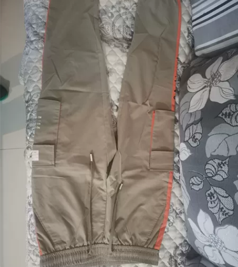 闲置休闲裤，L码样子时尚百搭，质量好，本人...