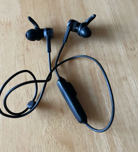 1 more 万魔闲置蓝牙耳机主机一部，几...