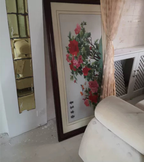 刺绣挂画，实木边框，低价出 感兴趣的话点“...