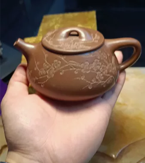 紫砂壶，紫泥满飘，220cc.  算是微瑕...