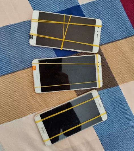 出手几台工作室用机，荣耀v8主要配合抹机用...