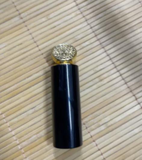 出三支闲置口红一个是玛丽黛佳521的一个是...