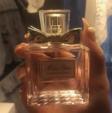 迪奥花漾甜心香水，免税店买的，已经有个走珠...
