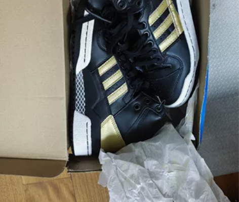 三叶草阿迪达斯女式运动鞋，非偏远包邮。 感...