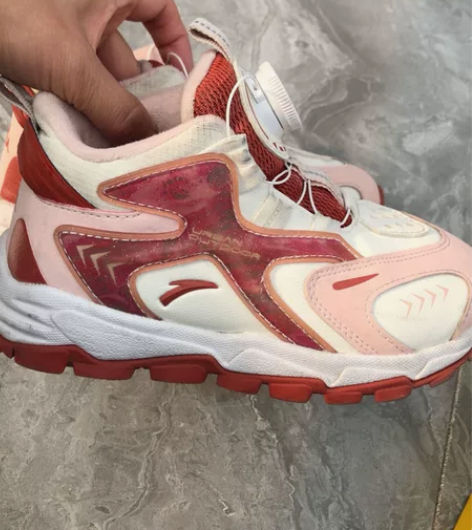 安踏加绒旋转钮扣防滑运动鞋粉色，底部防滑设...