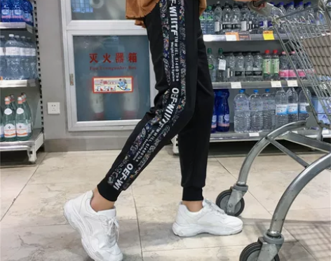 秋冬款黑色ins超火的运动裤男士加绒加厚9...