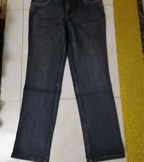 实体专柜购买男牛仔裤，32码，穿了一次，不...